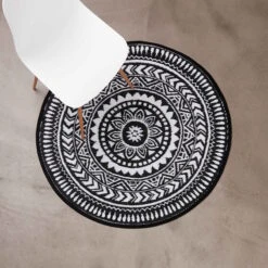 In- & Outdoor-Teppich Ø118cm COLOUR CLASH In Schwarz-Weiß -Butlers butlers in and outdoor teppich o118cm colour clash in schwarz weiss 3