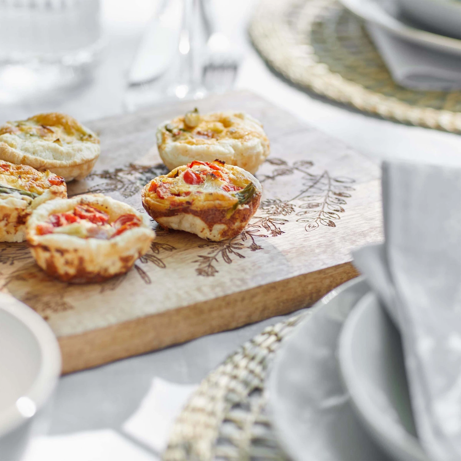 Schneidebrett Blumen L 35 X B 22cm FINE CUT In Braun 2 Schneidebrett Blumen L 35 X B 22cm FINE CUT In Braun - Image 2