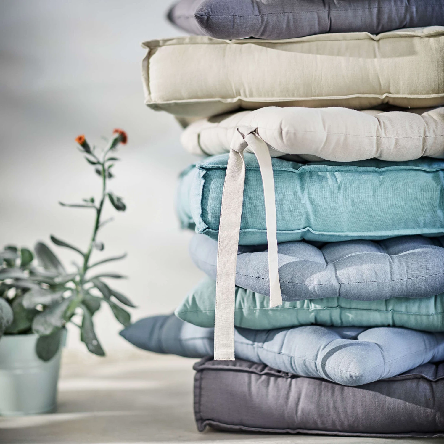 Stuhlkissen Mit Bändchen Ø42cm SOLID In Grau 2 Stuhlkissen Mit Bändchen Ø42cm SOLID In Grau - Image 2