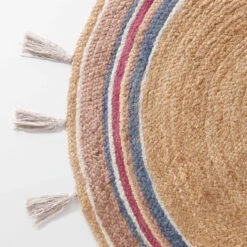 Teppich Rainbow Mit Quasten Ø110cm ALL NATURE In Natur-Bunt 9 Teppich Rainbow Mit Quasten Ø110cm ALL NATURE In Natur-Bunt -Butlers butlers teppich rainbow mit quasten o110cm all nature in natur bunt 4